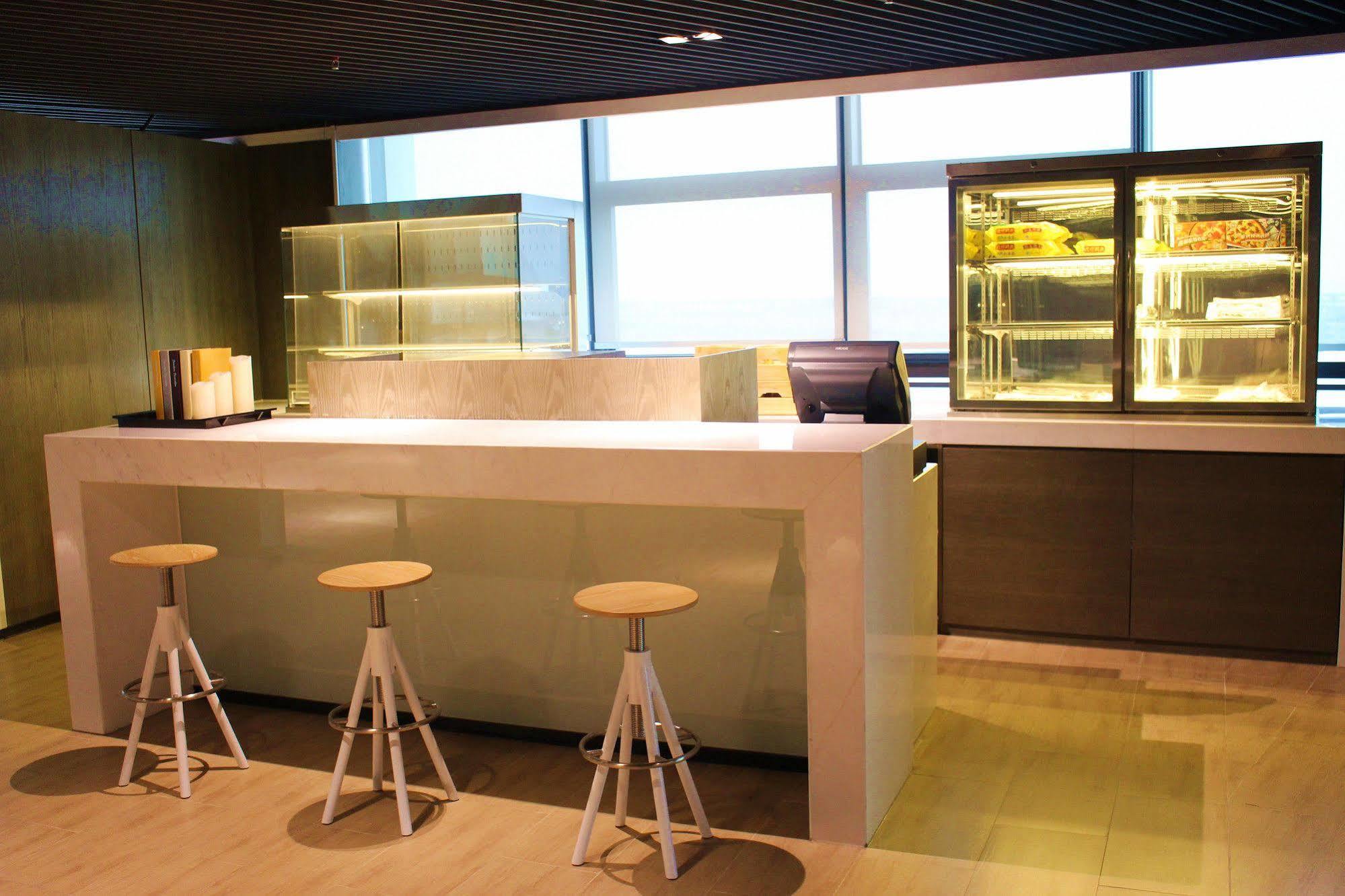 Hyatt House Shenzhen Airport Hotel Exterior photo